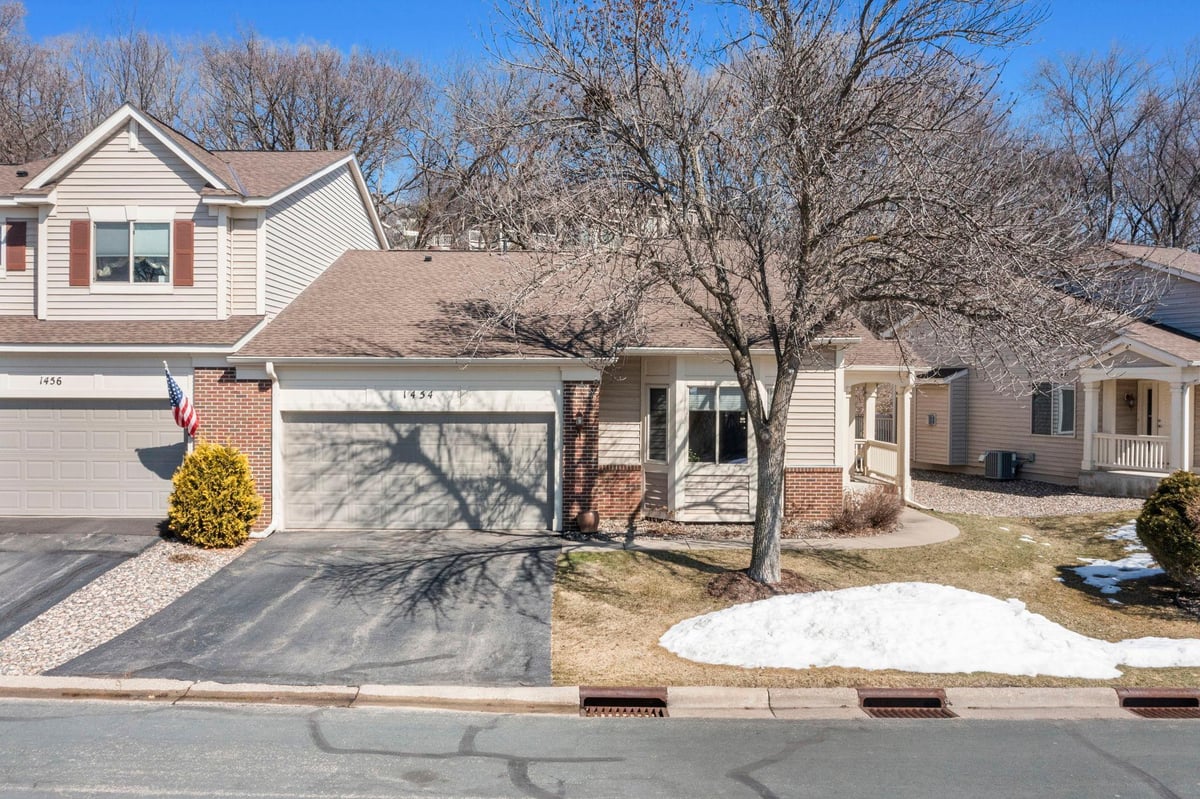 1454 Summit Shores Drive, Burnsville, MN 55306