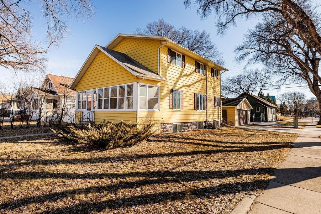 1348 6th Street S, Fargo, ND 58103