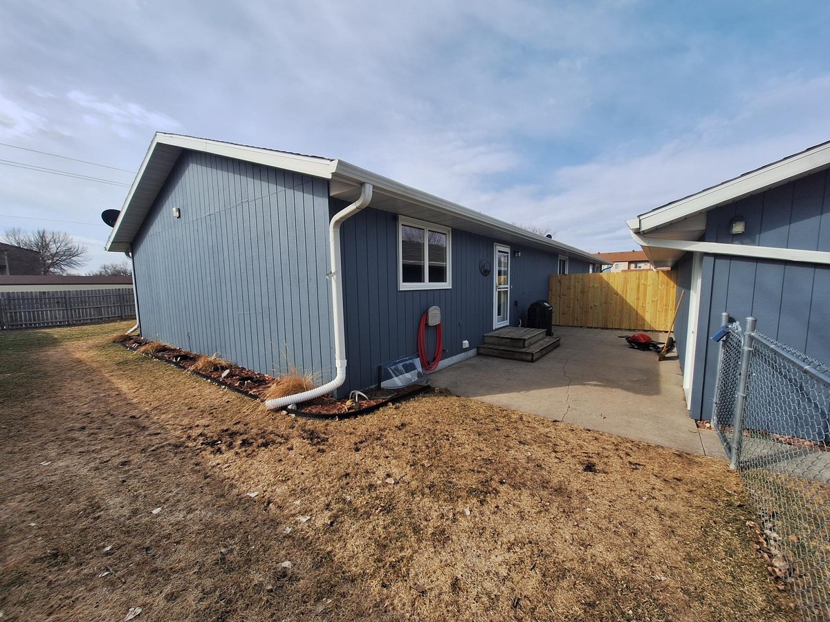 2111 32nd Avenue S, Fargo, ND 58103