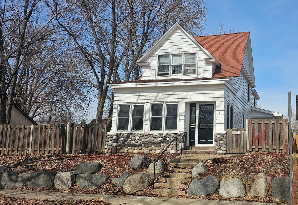 1833 Hawthorne Avenue E, Saint Paul, MN 55119