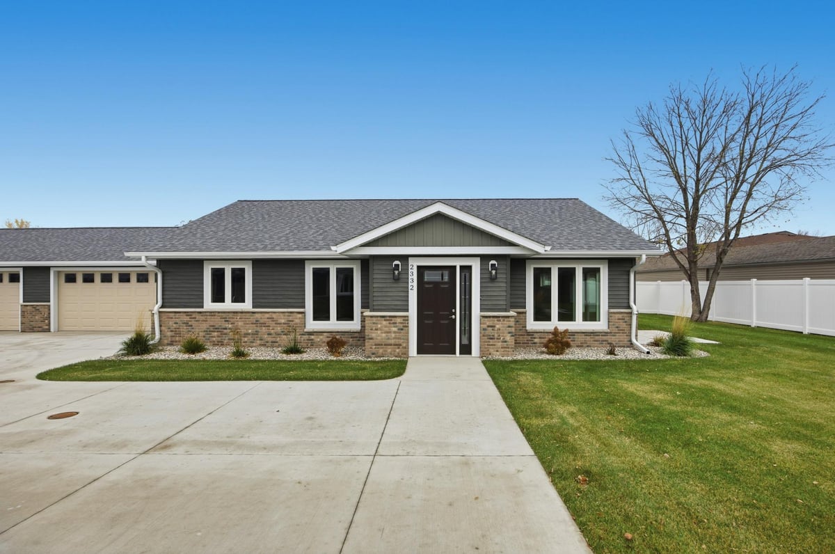 2332 30th Avenue S, Fargo, ND 58104