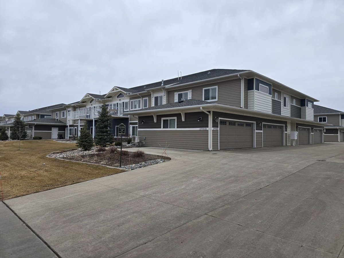 2900 CALICO Drive S #UNIT C, Fargo, ND 58104