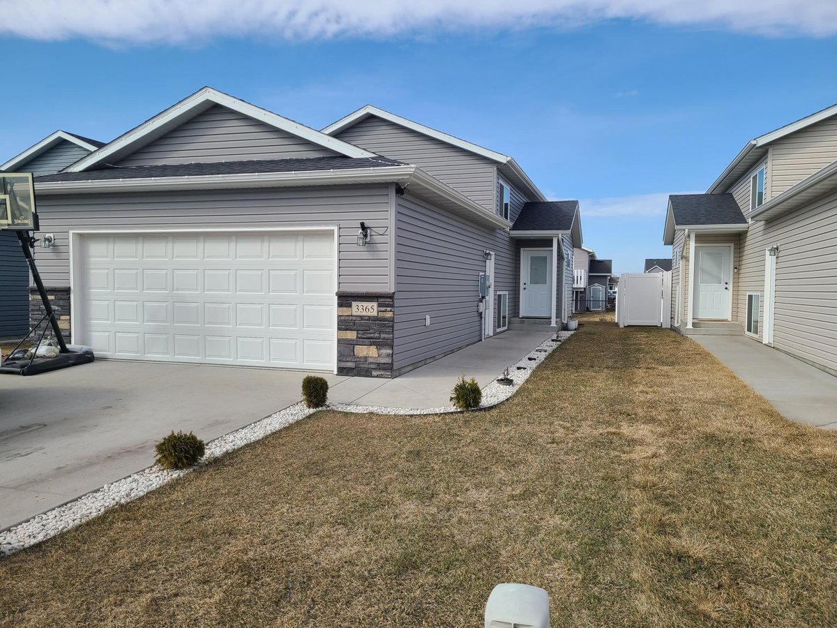 3365 Maple Leaf Loop S, Fargo, ND 58104