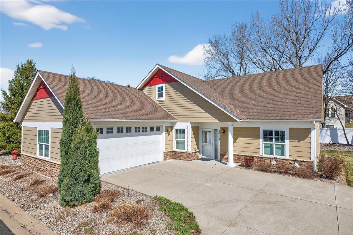 342 E Travelers Trail, Burnsville, MN 55337