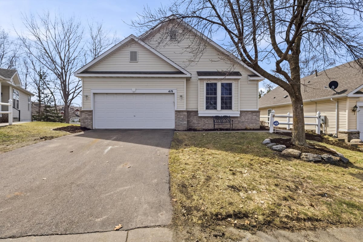 419 Meadowood Lane, Burnsville, MN 55337