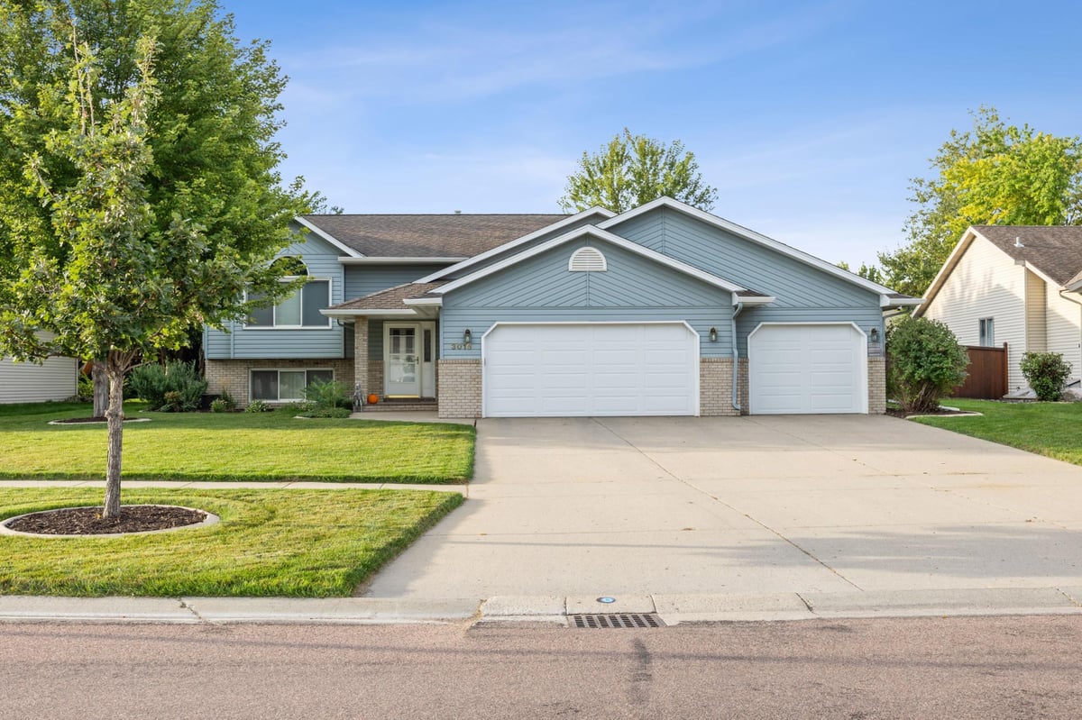 3018 36th Avenue S, Fargo, ND 58104
