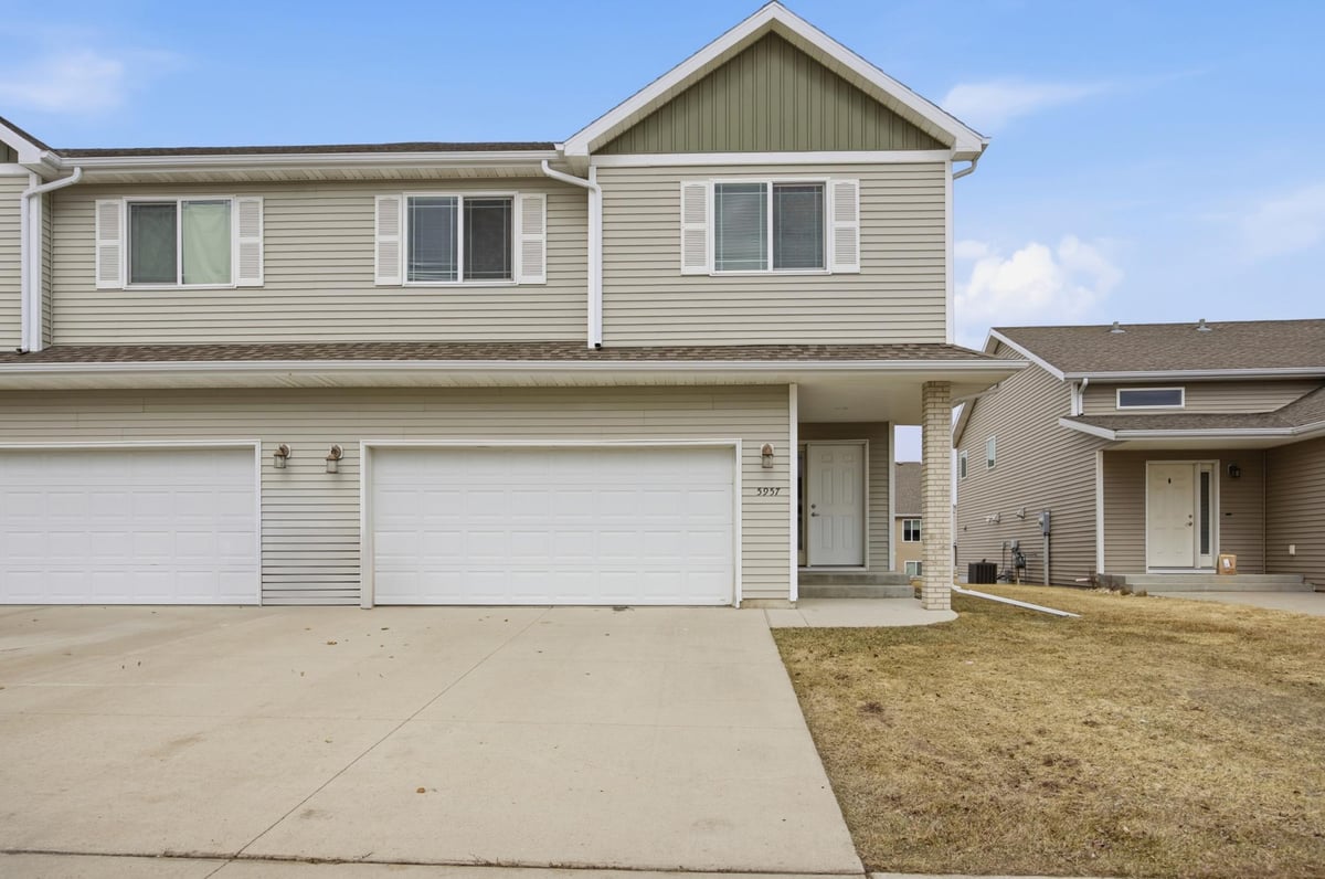 5957 57th Avenue S, Fargo, ND 58104