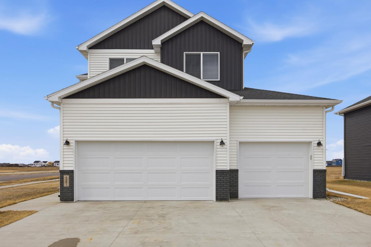 6683 28th Street S, Fargo, ND 58104