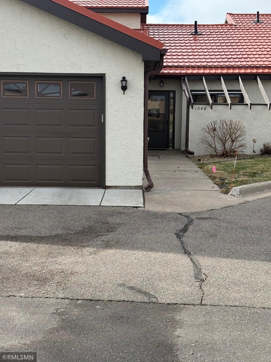 1048 109th Avenue NE, Blaine, MN 55434