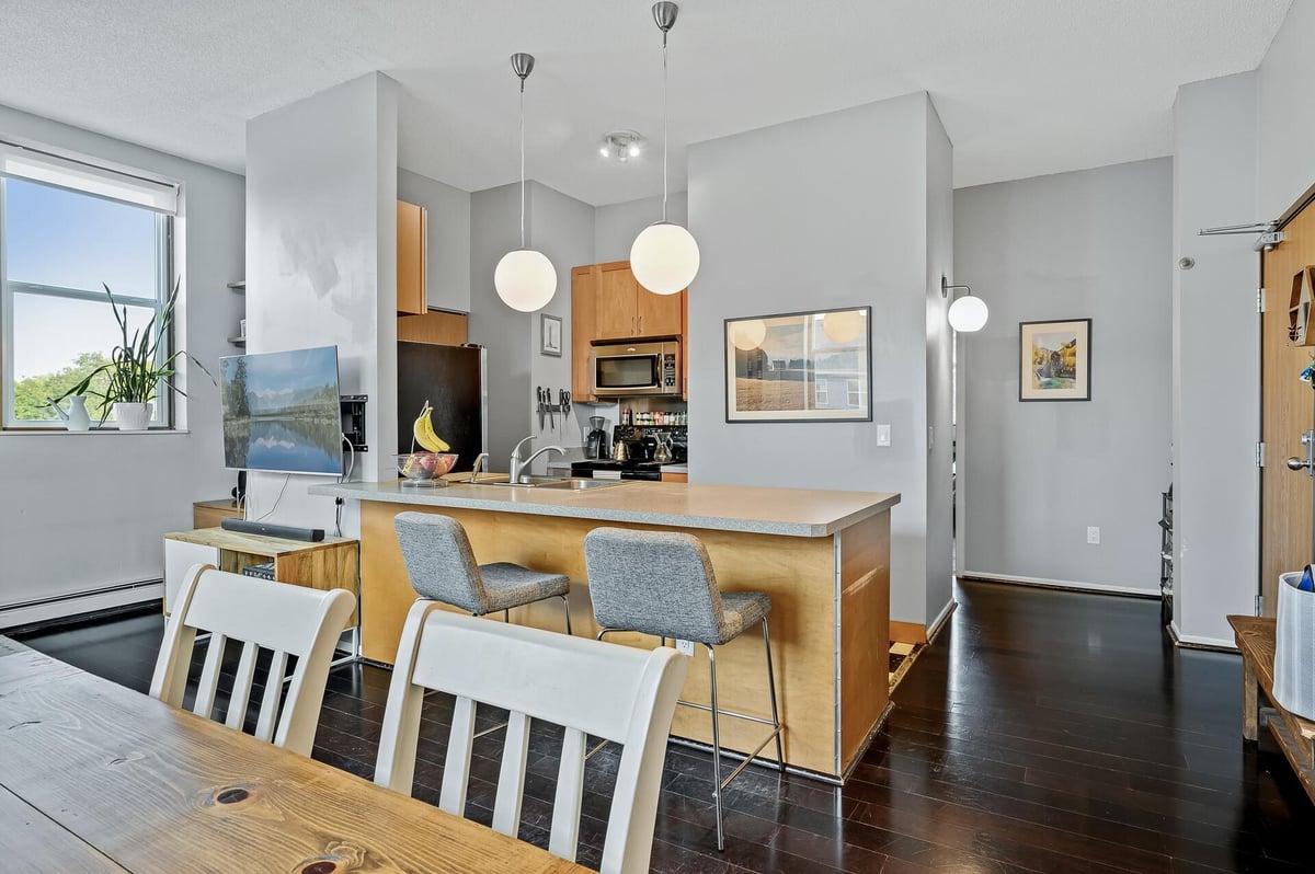 215 7th Street NE #301, Minneapolis, MN 55413