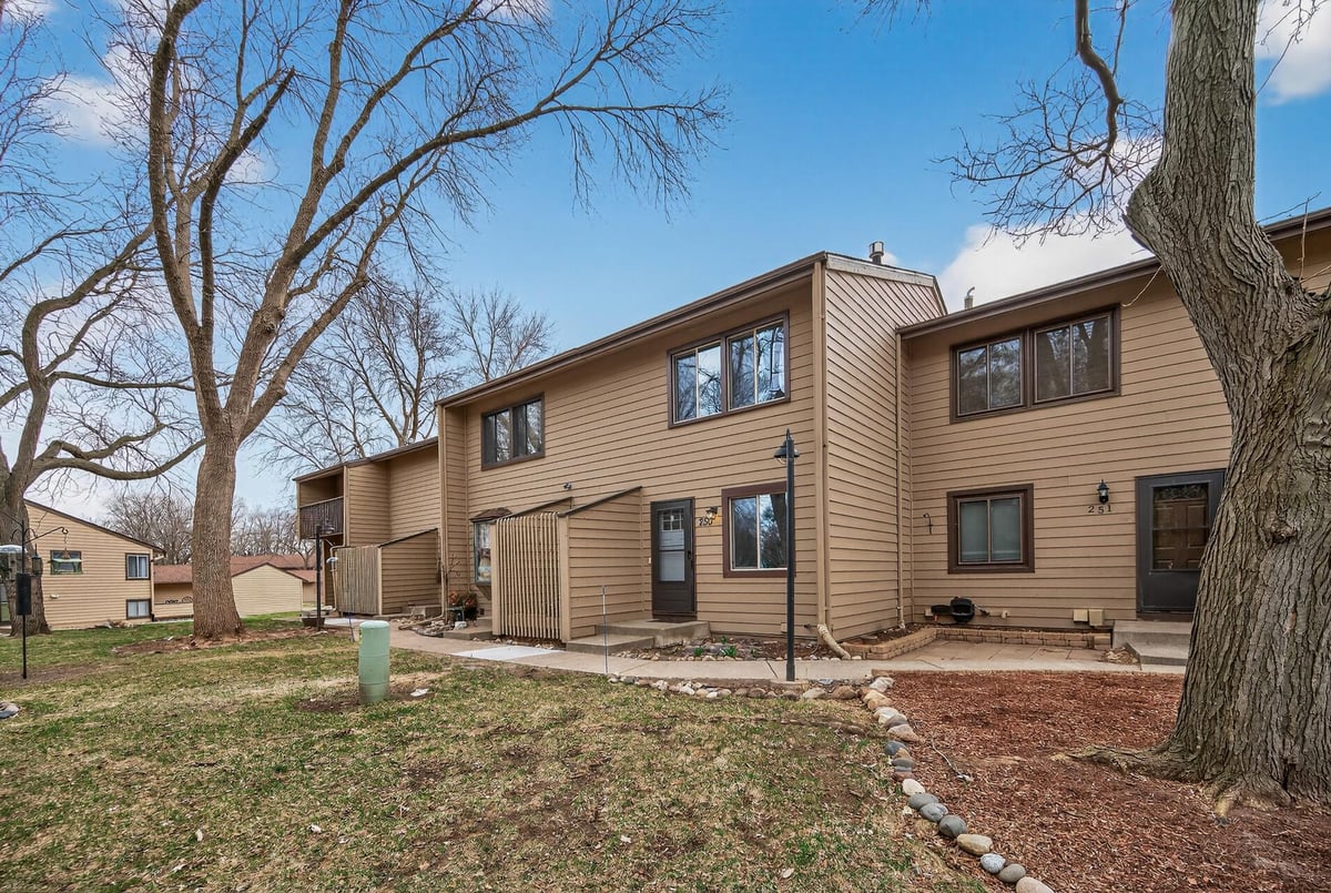 250 W Eagle Lake Drive, Maple Grove, MN 55369
