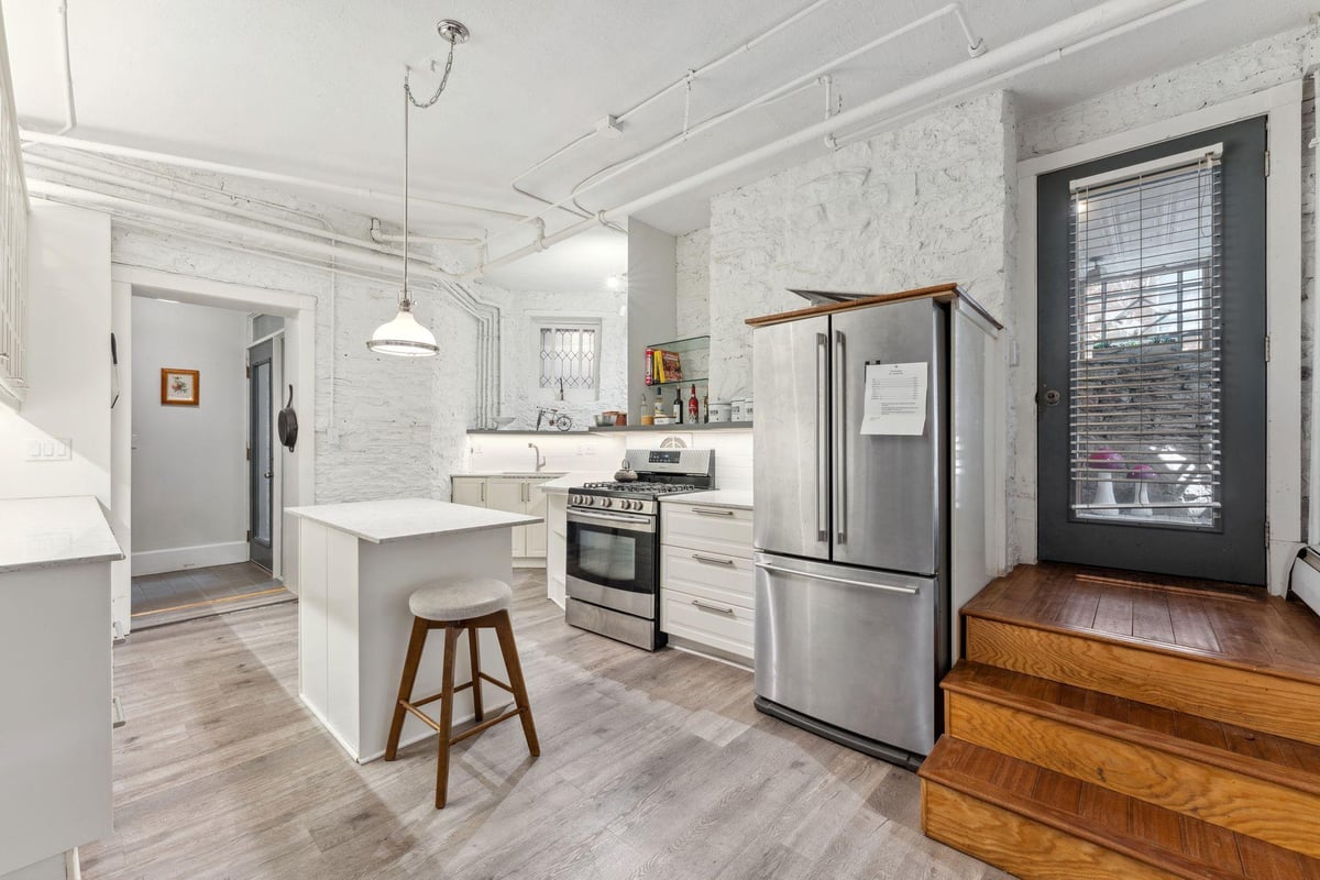 710 Summit Avenue #4, Saint Paul, MN 55105