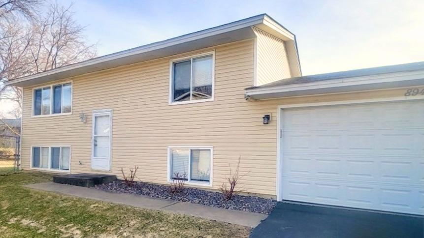 8942 Vinewood Lane N, Maple Grove, MN 55369