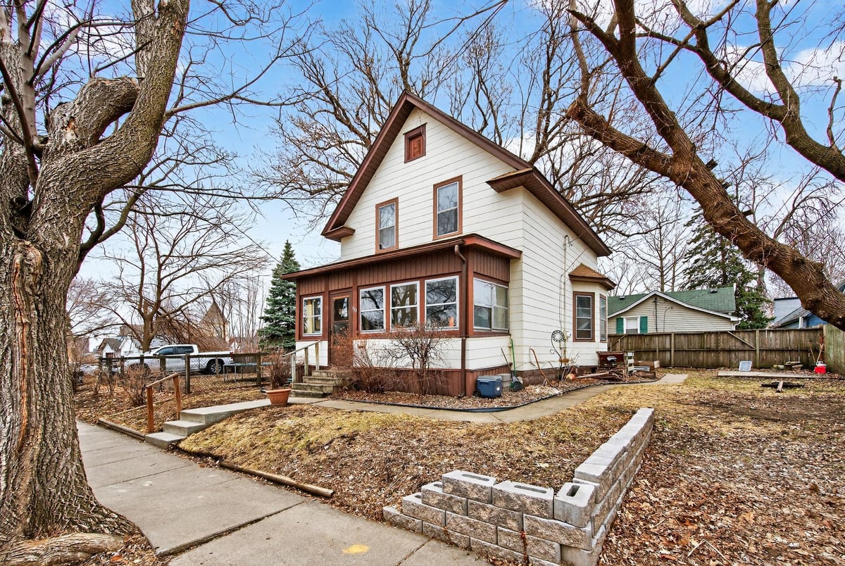 632 Manomin Avenue, Saint Paul, MN 55107