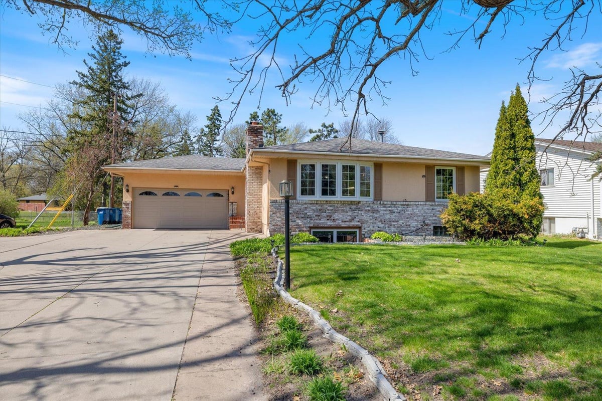 1436 E Old Shakopee Road, Bloomington, MN 55425