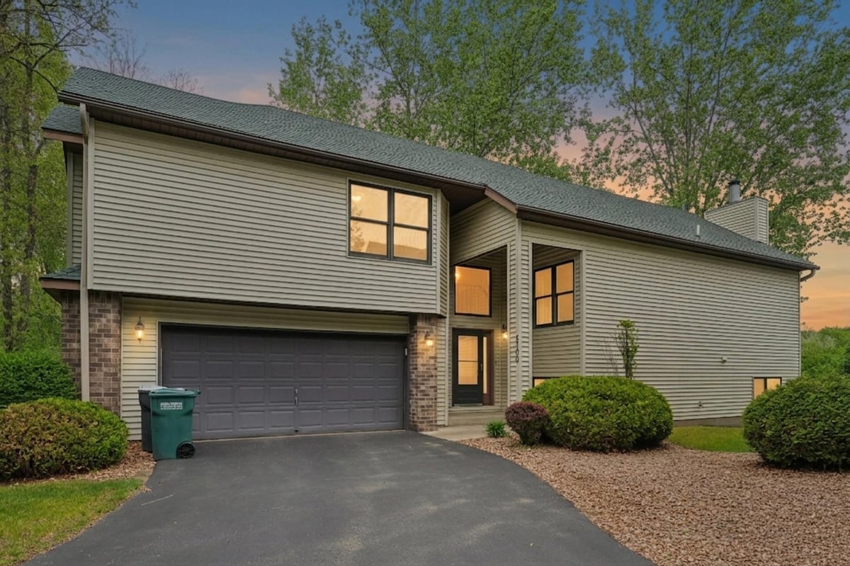 5700 Willow Trail, Shoreview, MN 55126