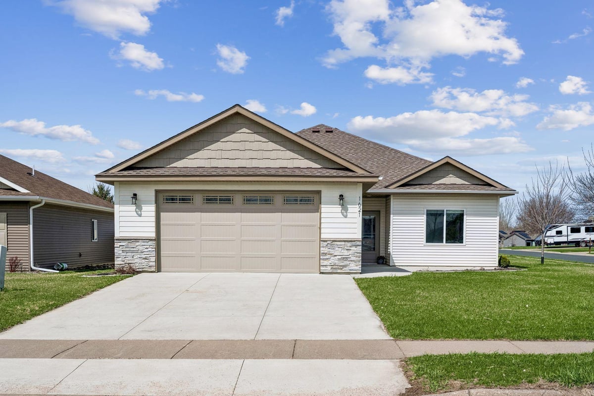 1621 11th Street NE, Buffalo, MN 55313