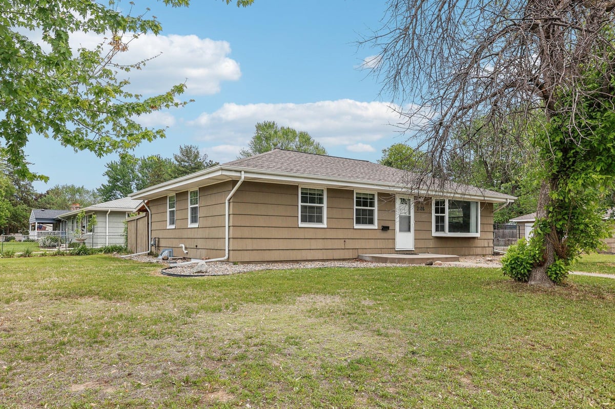 2016 W 90th Street, Bloomington, MN 55431