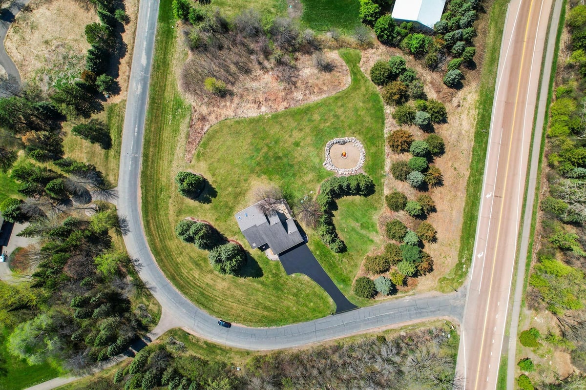 9820 Deerbrook Dr, Chanhassen, MN 55317