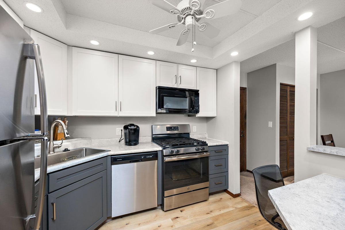 6650 Vernon Avenue S #116, Edina, MN 55436