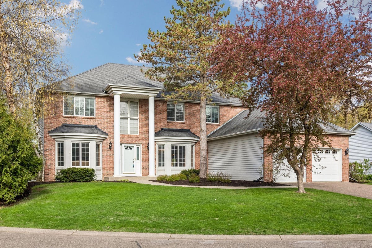 3655 Urbandale Lane N