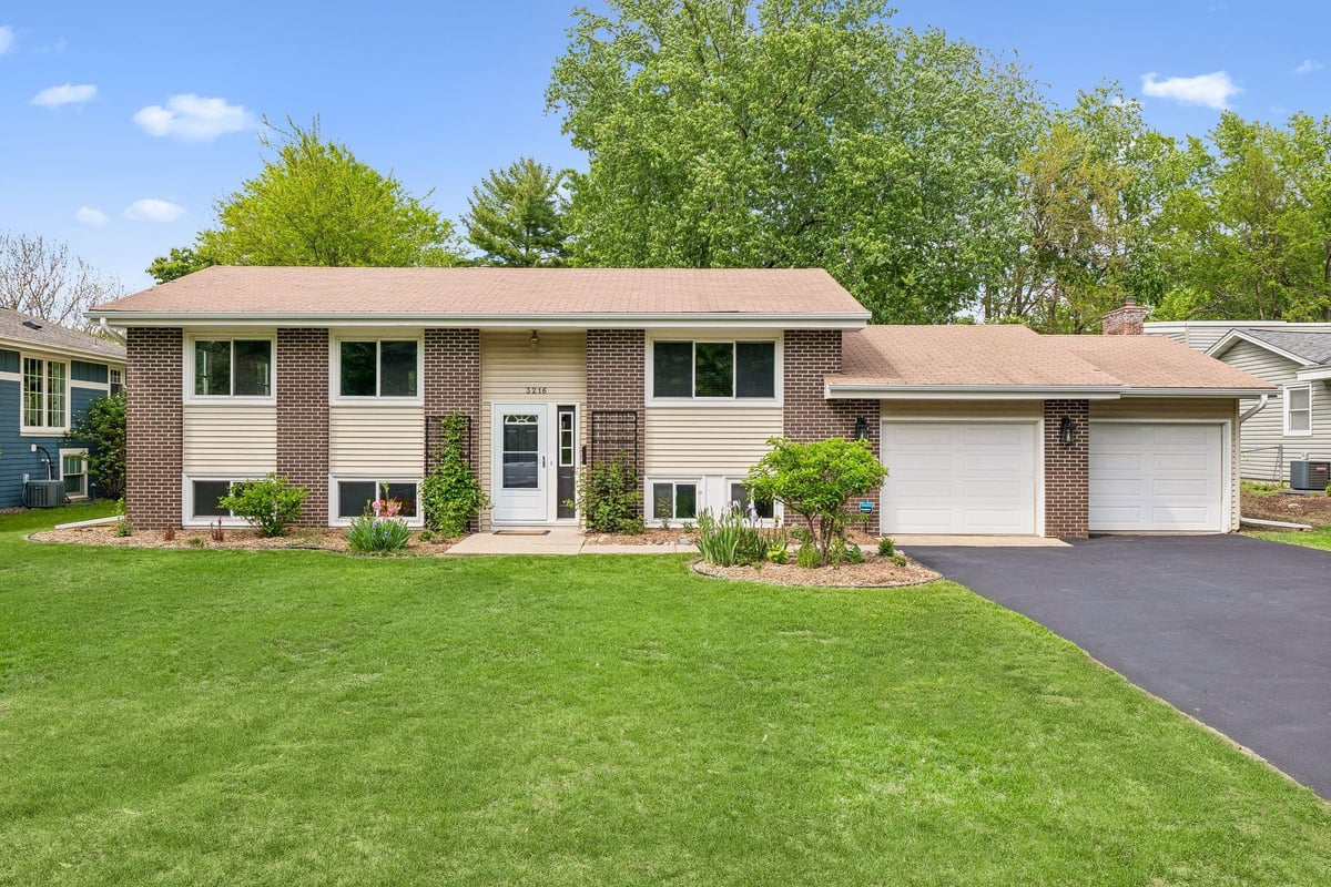 3216 W 85th Street, Bloomington, MN 55431