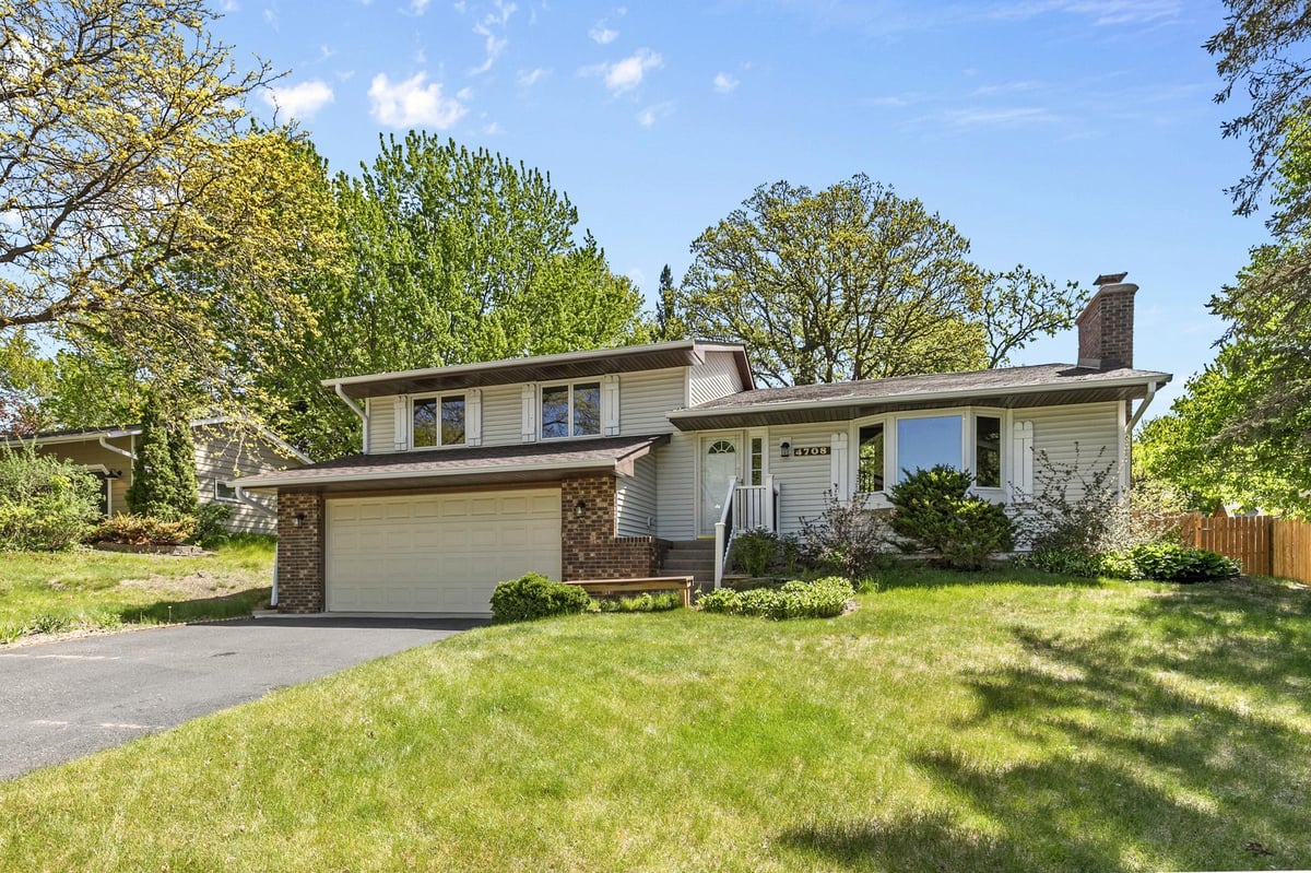 4708 Laura Lane, Shoreview, MN 55126