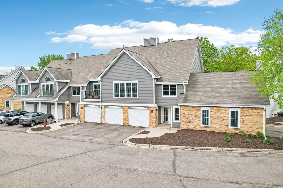 6030 Chasewood Parkway #201, Minnetonka, MN 55343