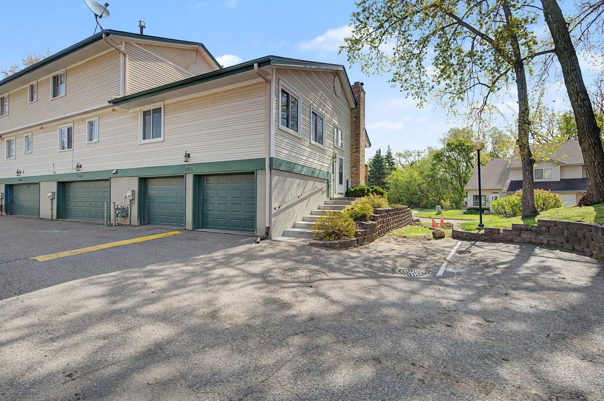 15615 27th Avenue N, Plymouth, MN 55447