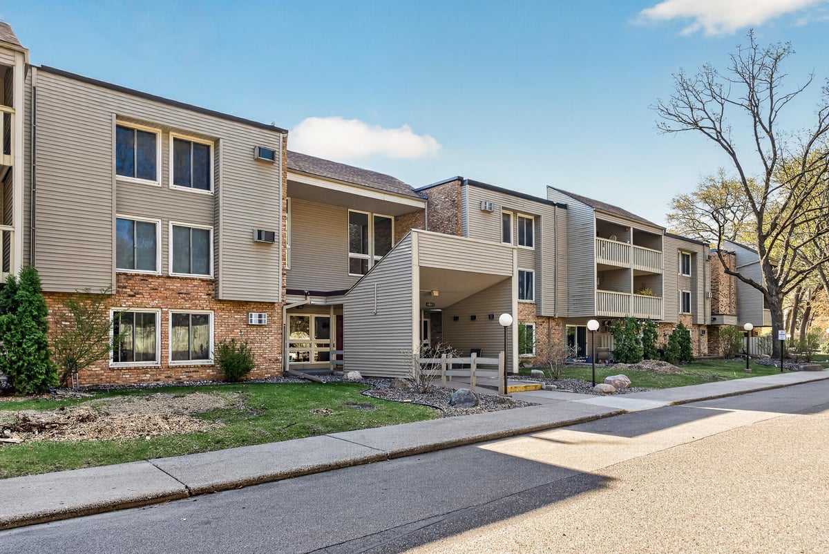 4045 Hodgson Road #211, Shoreview, MN 55126