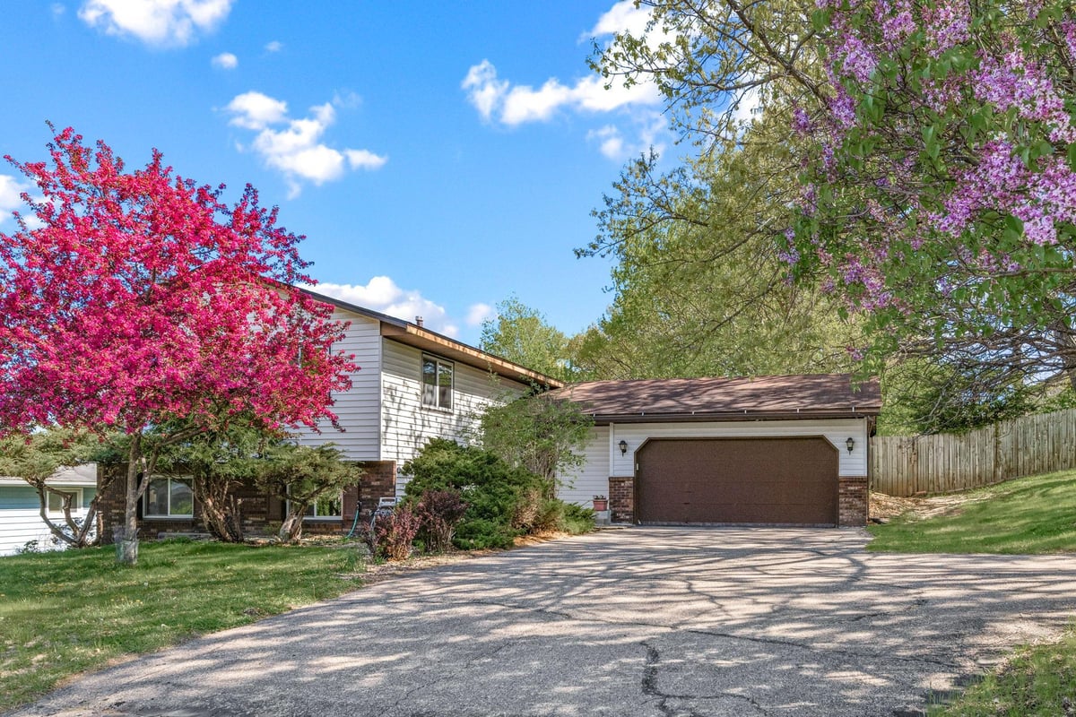 4220 Victoria Street N, Shoreview, MN 55126
