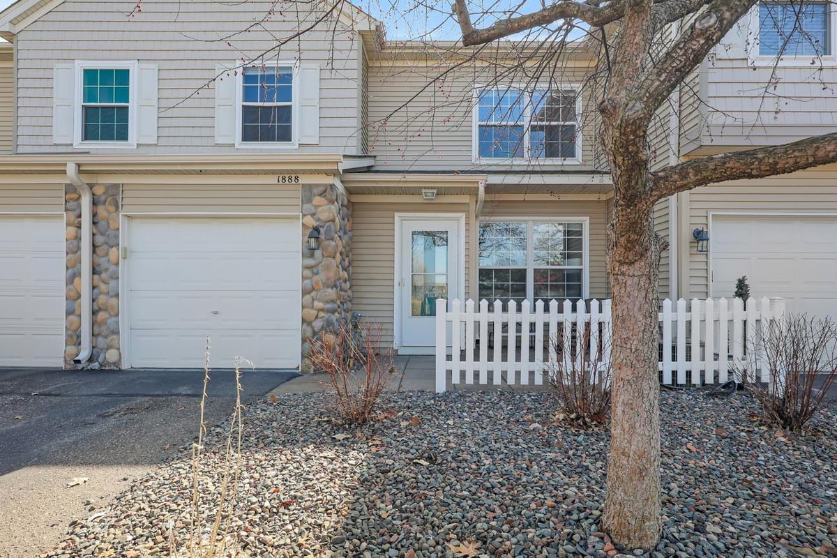 1888 Wildflower Court, Shoreview, MN 55126