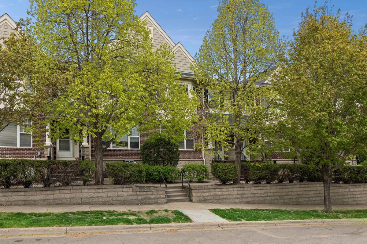 6090 16th Street W #904, Saint Louis Park, MN 55416
