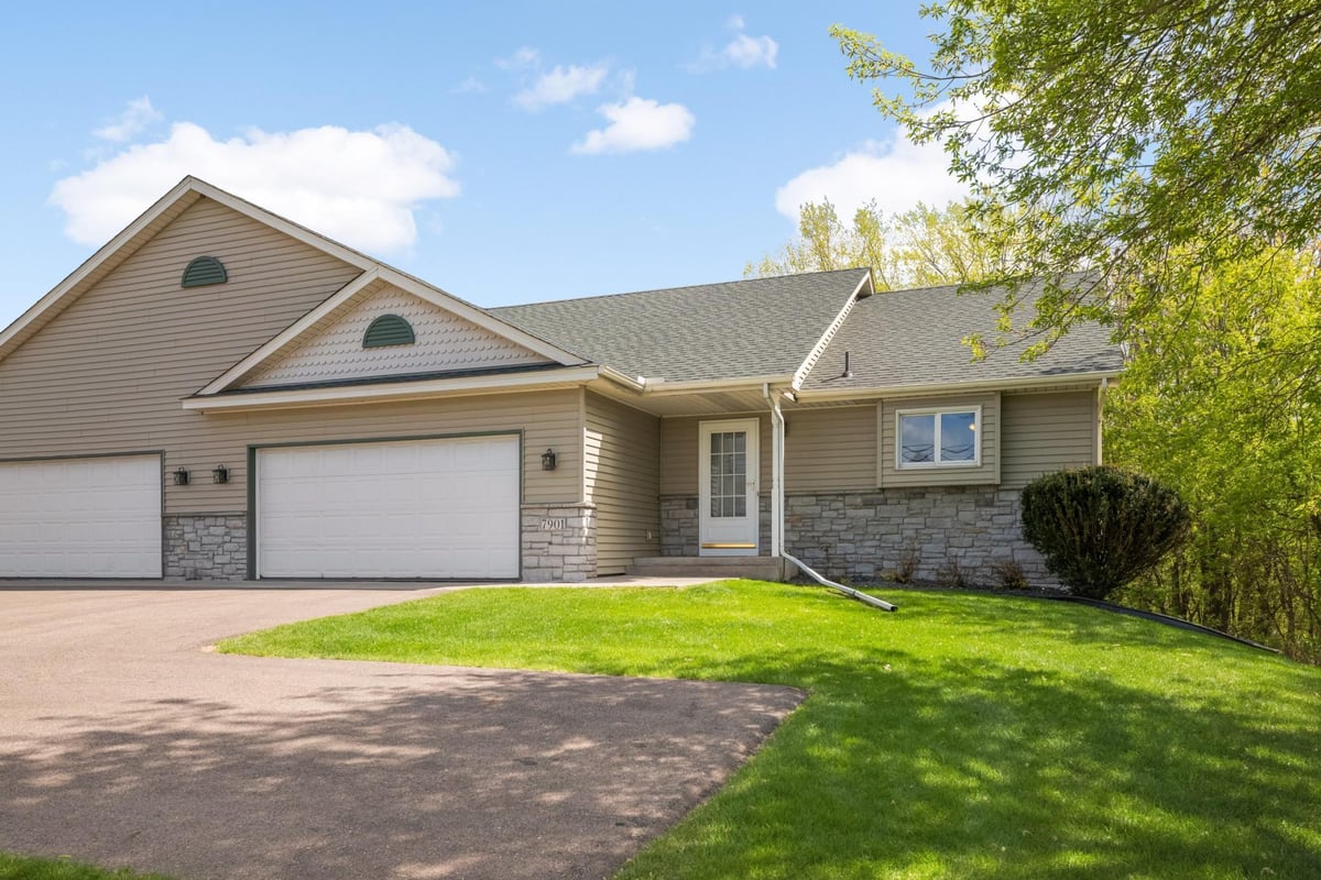 7901 15th Street N, Oakdale, MN 55128