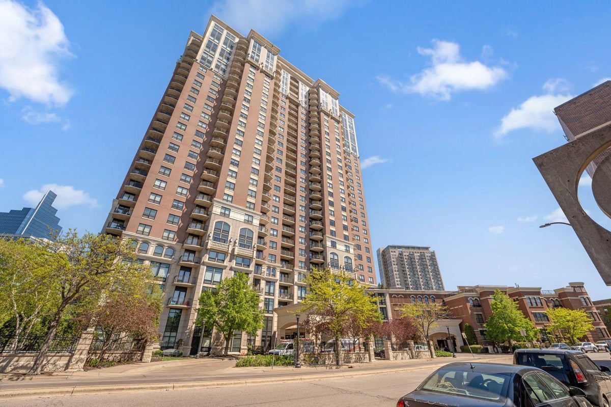500 E Grant Street #1402, Minneapolis, MN 55404