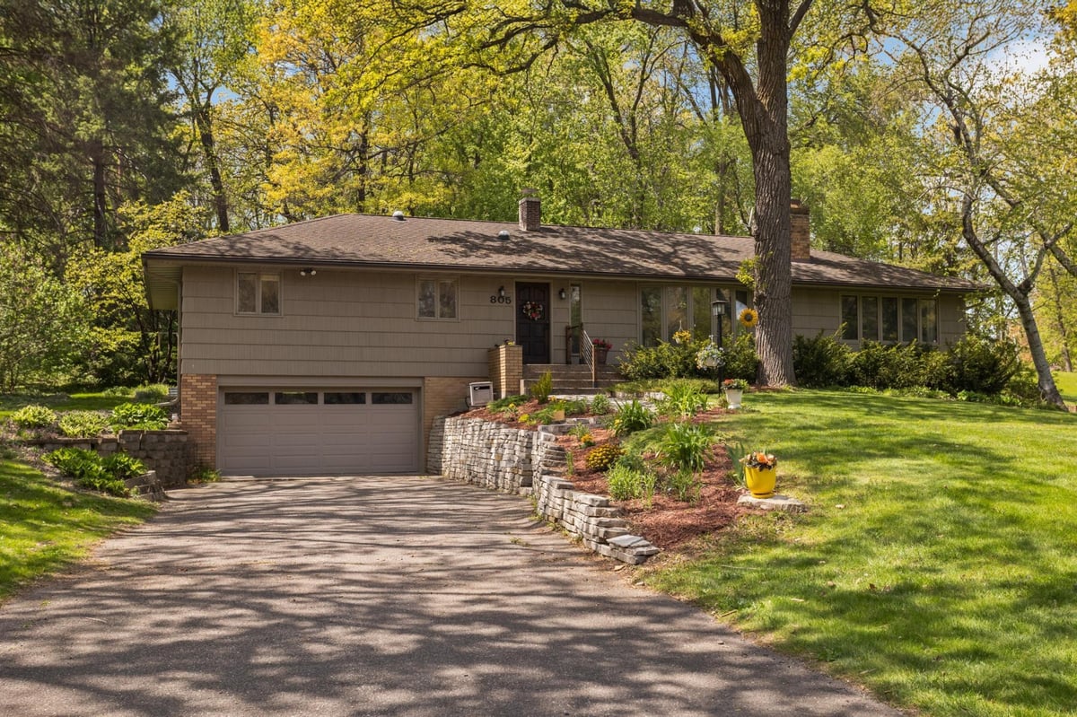 805 Kingsview Lane N, Plymouth, MN 55447