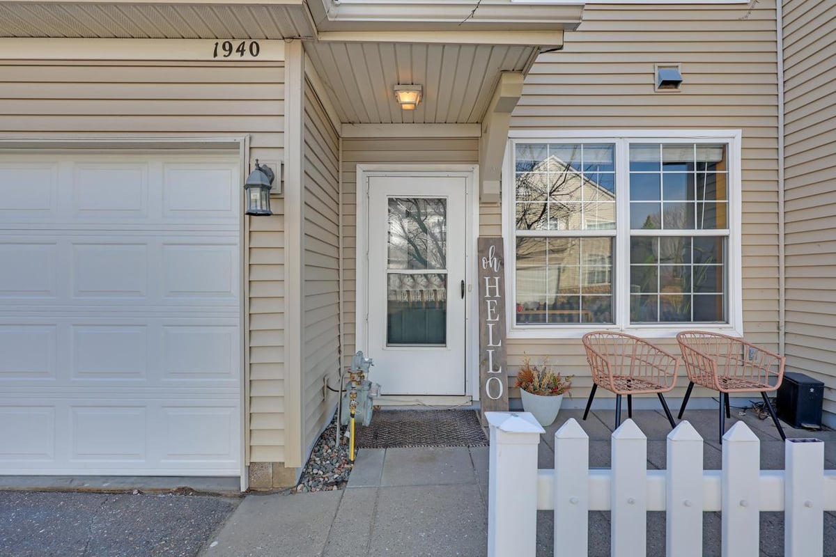 1940 Bluestem Lane, Shoreview, MN 55126