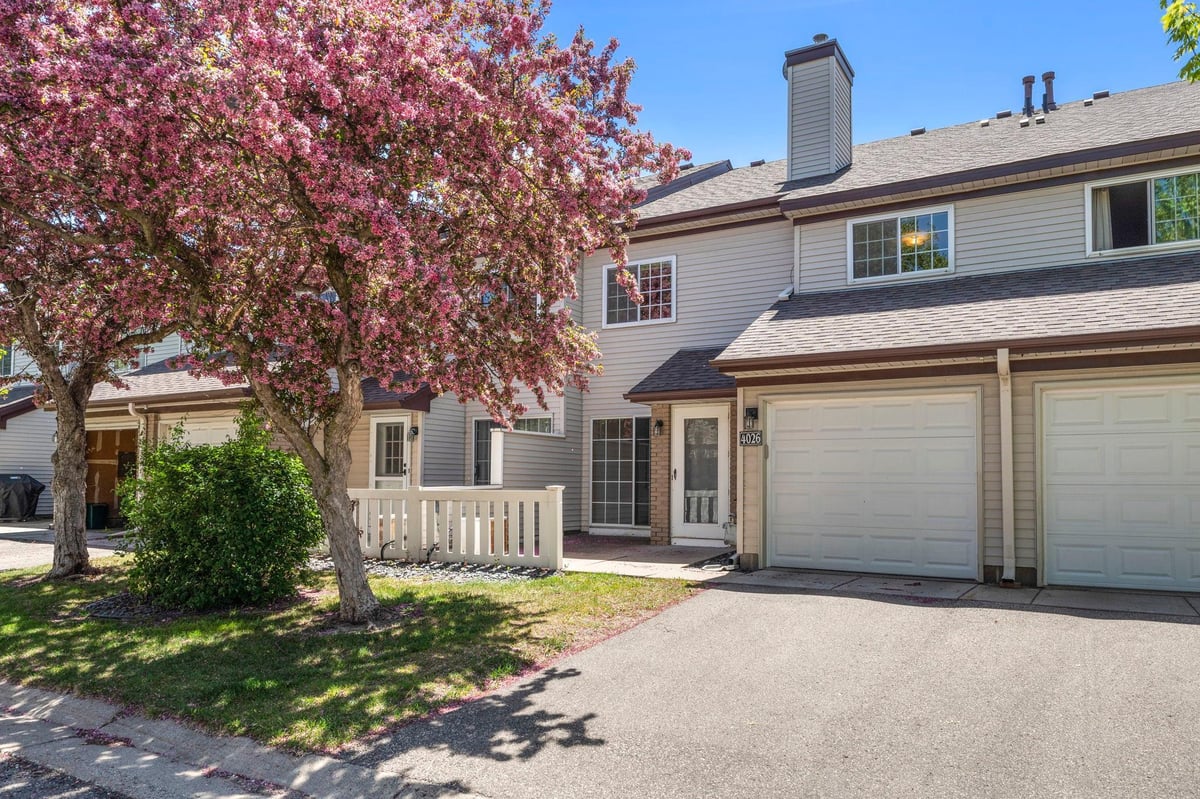 4026 Wilshire Circle #76, Shoreview, MN 55126