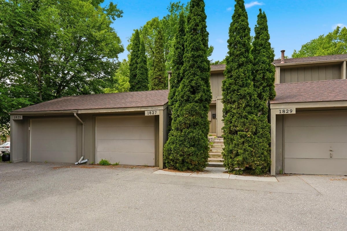 1827 Yuma Lane N, Plymouth, MN 55447