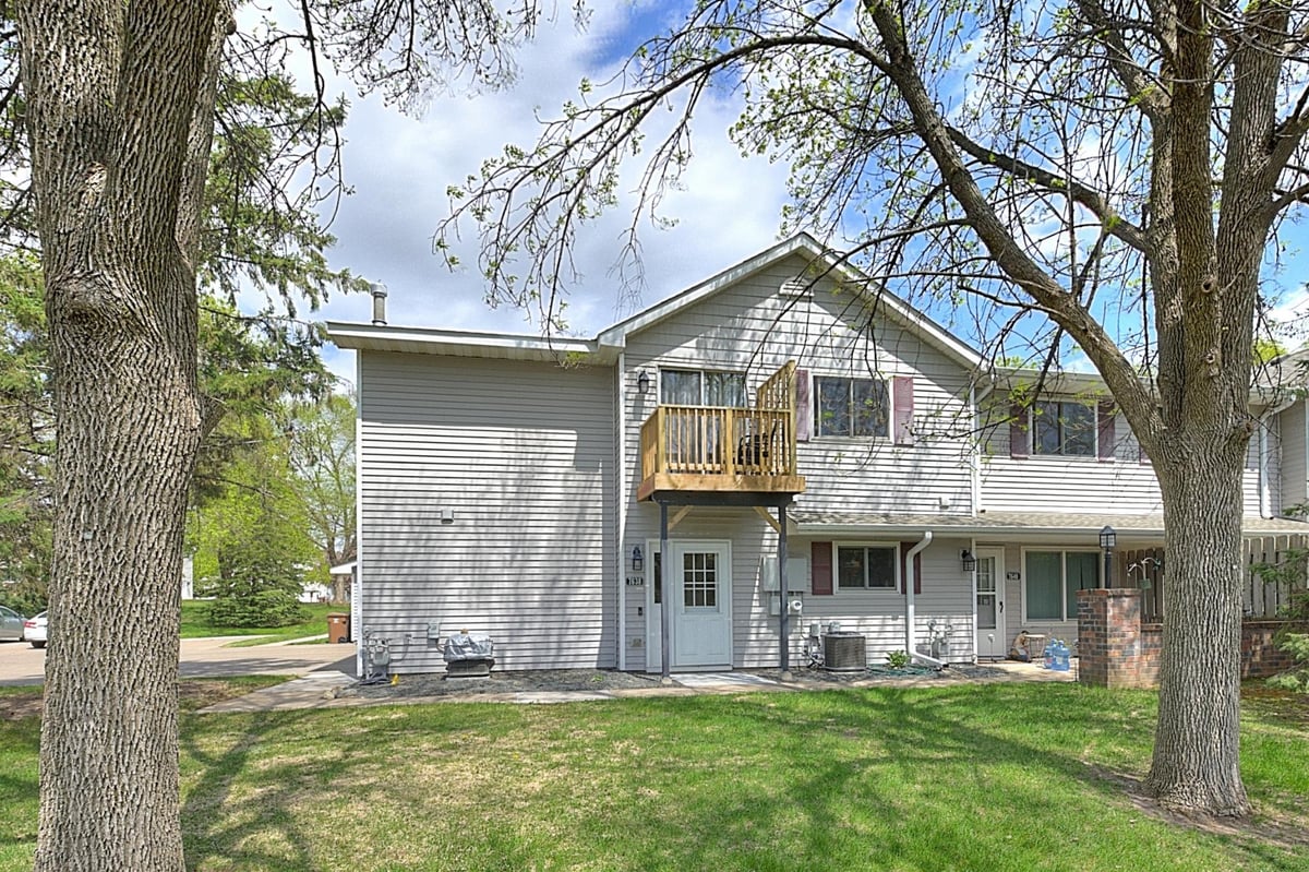 7638 13th Street N, Oakdale, MN 55128