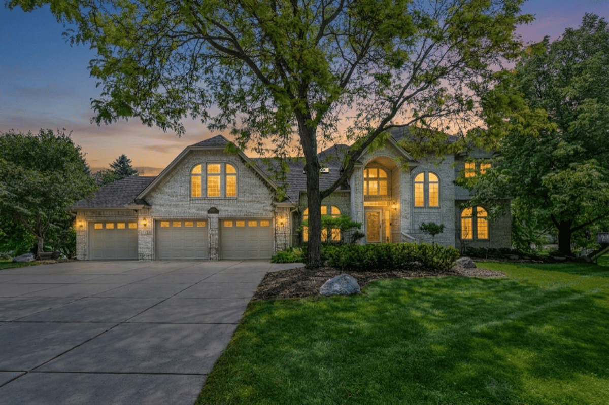6210 Deerwood Circle N, Plymouth, MN 55442