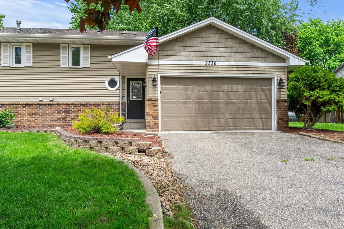 2336 Hale Avenue N, Oakdale, MN 55128