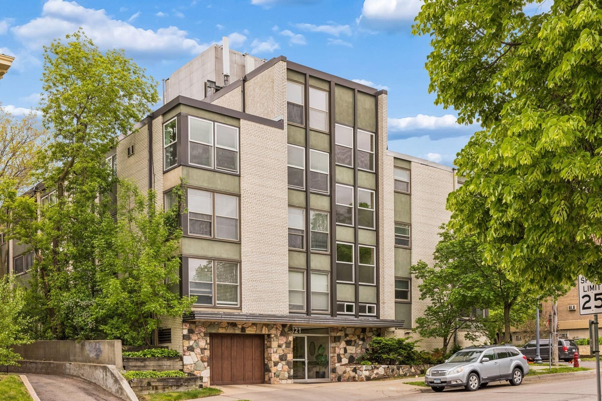 821 Douglas Avenue #205, Minneapolis, MN 55403