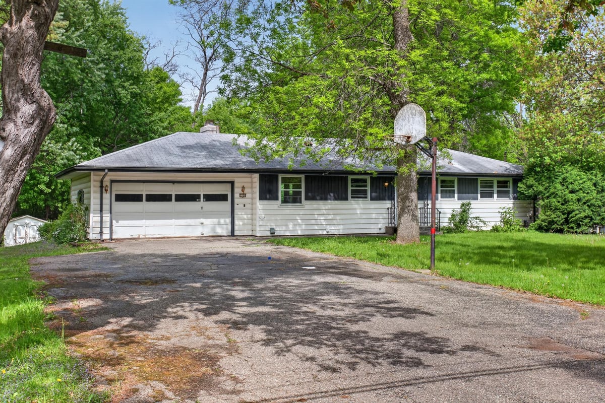 3724 Huntingdon Drive, Minnetonka, MN 55305
