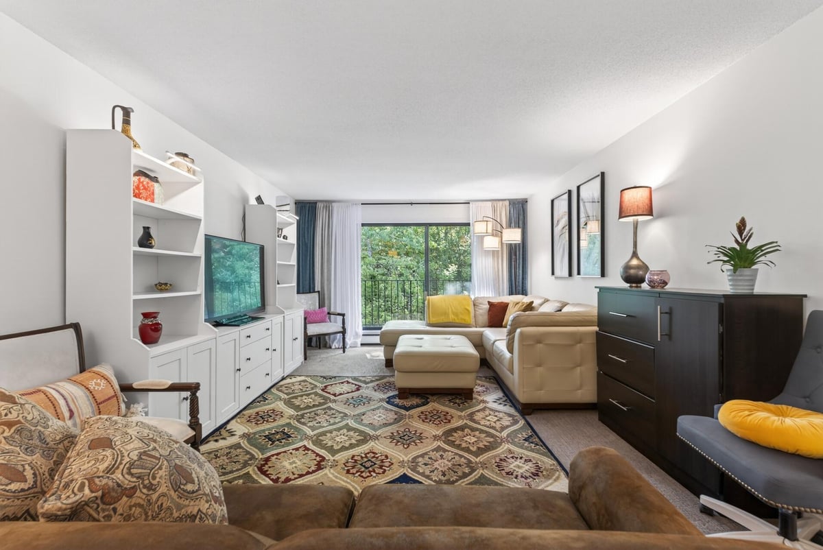 215 Barry Avenue S #216, Wayzata, MN 55391
