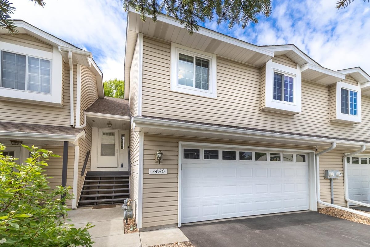 1420 Hilo Avenue N, Oakdale, MN 55128