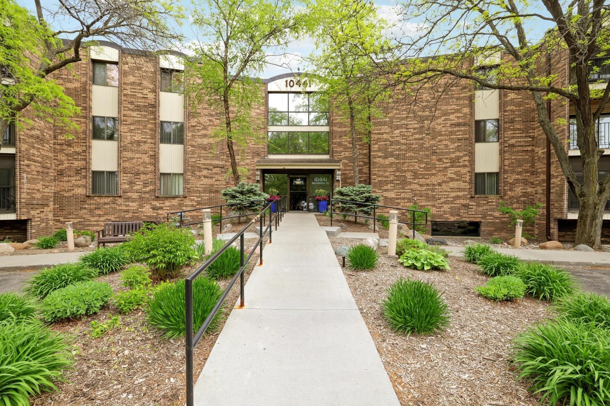 10441 Greenbrier Road #311, Minnetonka, MN 55305