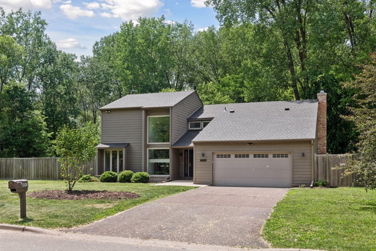 13124 April Lane, Minnetonka, MN 55305