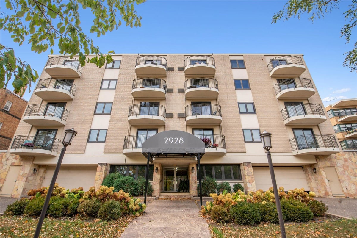 2928 Dean Parkway #2J, Minneapolis, MN 55416