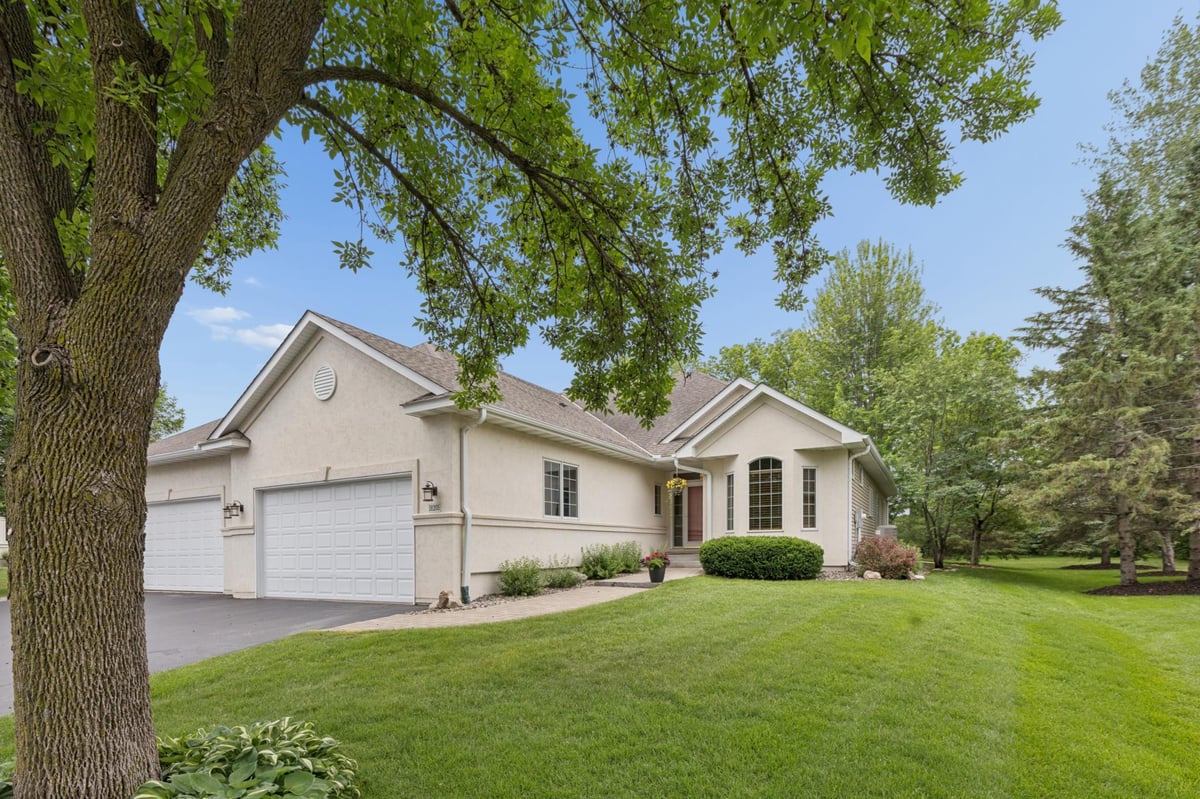 18205 39th Avenue N, Plymouth, MN 55446